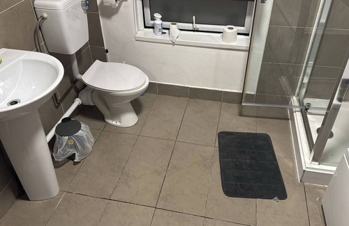 Thorpe Satchville House | Room-charming Leicester Guest Room With