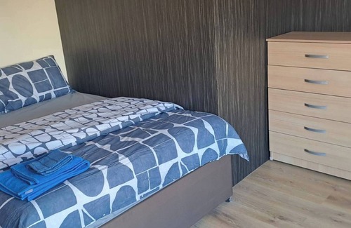 Thorpe Satchville House | Room-charming Leicester Guest Room With
