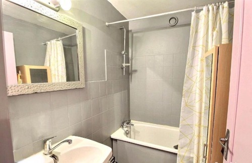 Villeneuve-la-Garenne House | Room confortable next to the Olympic venues