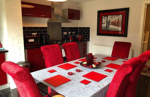 Heeley House | Room-cozy Sheffield Guest Room With Shar