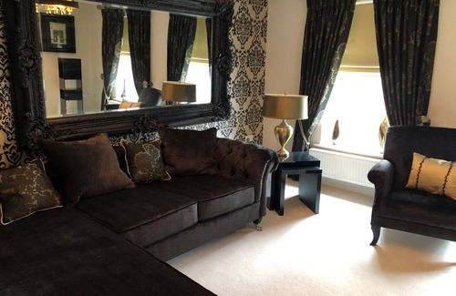 Heeley House | Room-cozy Sheffield Guest Room With Shar