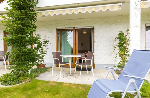 Gailingen Apartment | Room 'Doppelzimmer 2' with Mountain View, Private Terrace and Wi-Fi