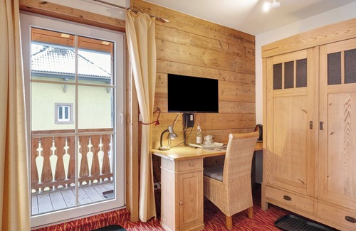 Sankt Georgen im Schwarzwald Apartment | Room 'Doppelzimmer Mit Balkon 28' with Shared Garden, Balcony and Wi-Fi