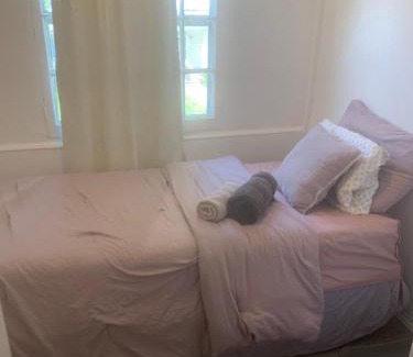 Sandy Hill House | Room downtown 3minute walk Uottawa train station
