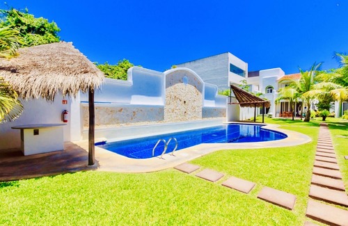 Playacar Fase II House | Room-executive Basic Room With Swimming
