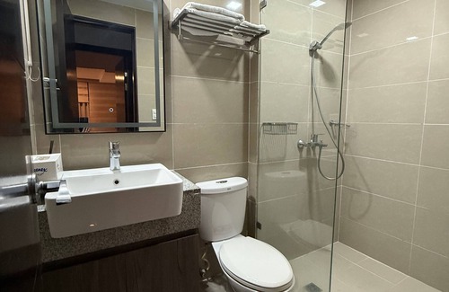 Bonifacio Global City House | Room-executive Suites 4 Bedroom Condo Up