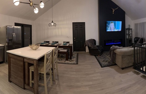 Como House | Room for 10 adults and only 5 minites to downtown Lake Geneva.