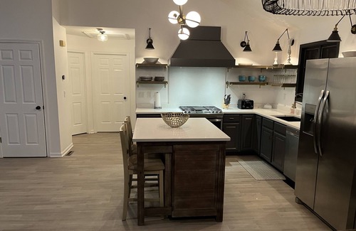 Como House | Room for 10 adults and only 5 minites to downtown Lake Geneva.