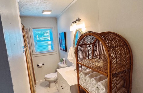 Bristol House | Room for 8+ Walking Distance to Casino!
