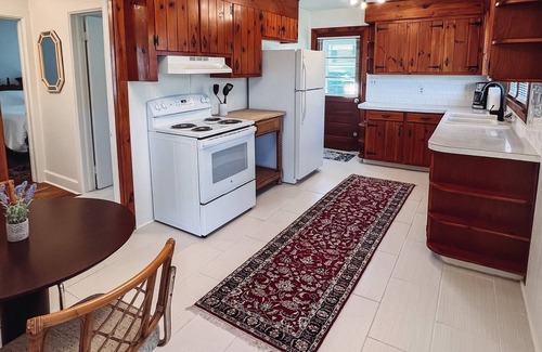 Bristol House | Room for 8+ Walking Distance to Casino!