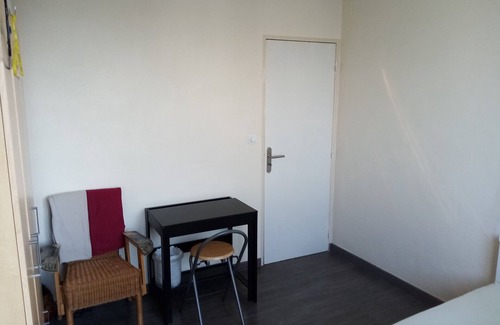 Le Kremlin-Bicetre Bed & Breakfast | Room for rent in an apartment, with secure parking space