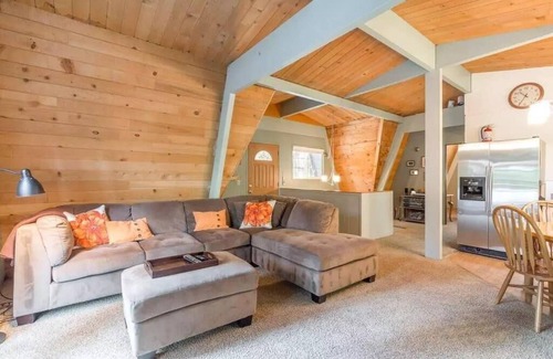 Carnelian Bay Ski Chalet | Room for the Whole Crew to Enjoy - Ski Bird's Paradise, 31 Night Minimum
