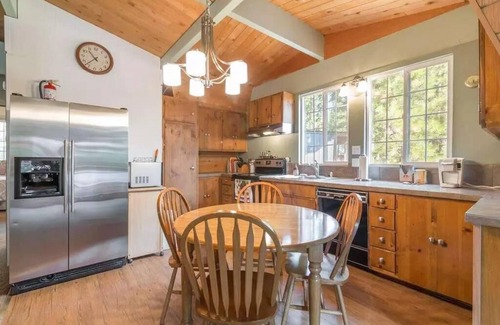 Carnelian Bay Ski Chalet | Room for the Whole Crew to Enjoy - Ski Bird's Paradise, 31 Night Minimum