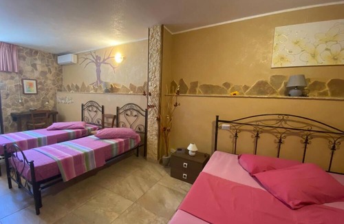 Melendugno Apartment | Room 'Grande' with Wi-Fi and Air Conditioning
