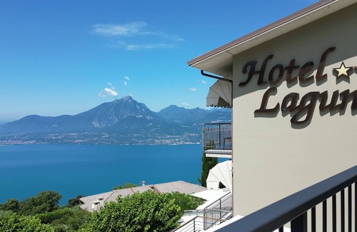San Zeno di Montagna Apartment | Room 'Hotel Laguna Panorama 3' with Shared Terrace, Wi-Fi and Air Conditioning