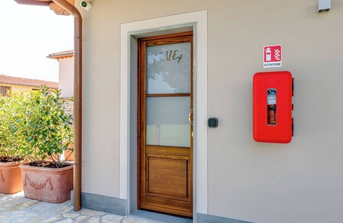 Borgo San Lorenzo Apartment | Room 'Il Borghetto Azalea' with Shared Garden, Wi-Fi and Air Conditioning