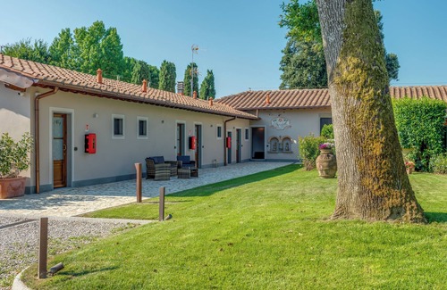 Borgo San Lorenzo Apartment | Room 'Il Borghetto Azalea' with Shared Garden, Wi-Fi and Air Conditioning