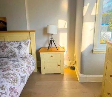 Surbiton Apartment | Room in a house share - Kingsized room 25 min away from Central London
