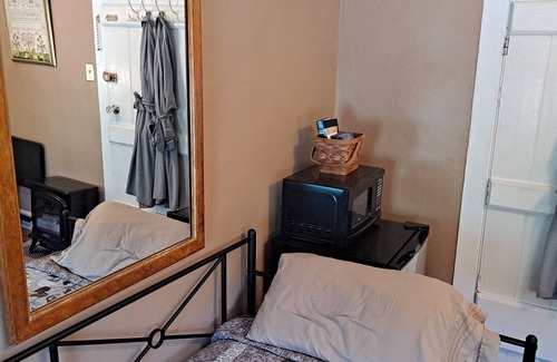 Harpers Ferry House | Room In Central Historic Downtown -River View West
