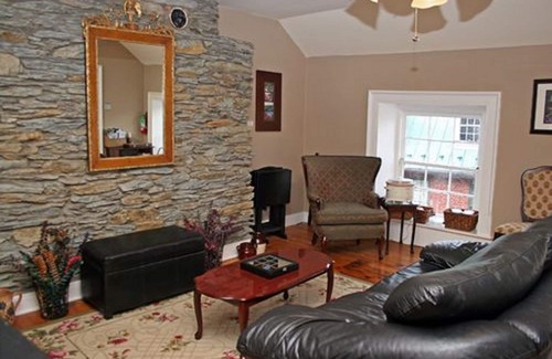 Harpers Ferry House | Room In Central Historic Downtown -River View West