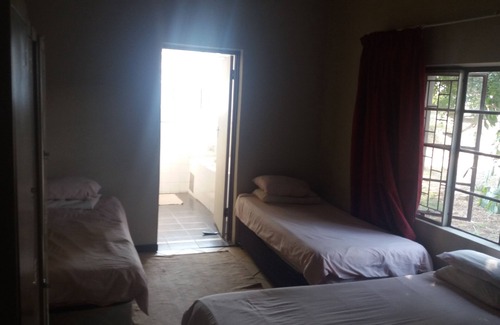 Lephalale House | Room in Guest Room - Cosy Farmhouse for 4 Persons