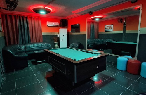 Lome House | Room in Guest Room - Deluxe Twin Beds in Royal Blue Guest House and Bar