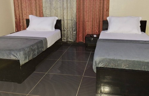 Lome House | Room in Guest Room - Deluxe Twin Beds in Royal Blue Guest House and Bar