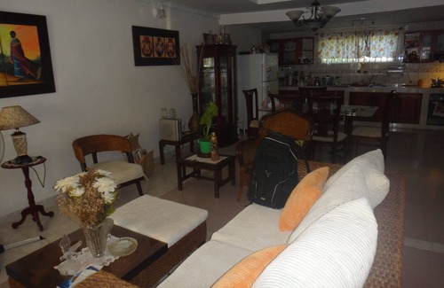 San Andres House | Room in Guest Room - Green Sea Villa Helen Inn, Kilometer 4 Circunvalar