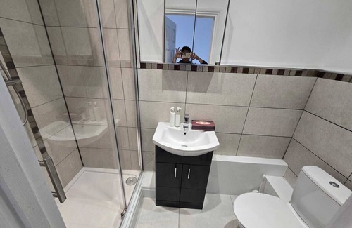 Tower Hamlets House | Room in Guest Room - Limehouse Townhomes Modern Spacious Serviced En-suite Room