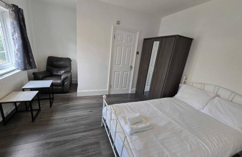 Tower Hamlets House | Room in Guest Room - Limehouse Townhomes Modern Spacious Serviced En-suite Room
