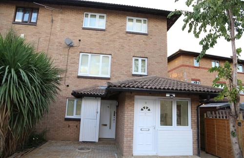 Thamesmead East House | Room in House - Aa Guest Room3 Ensuite