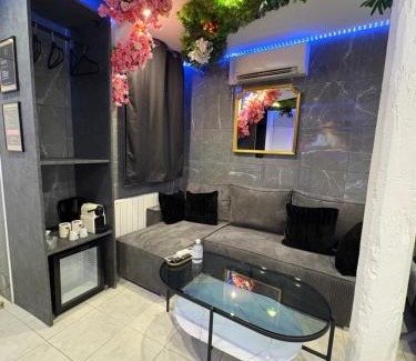 Saint-Denis Hotel | Room & Jacuzzi - Stade de France