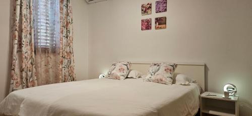 Vilanija House | Room Kris with private entrance & private bathroom