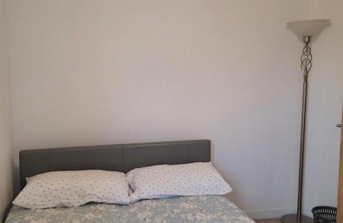 London Borough of Hounslow House | Room near Heathrow Airport