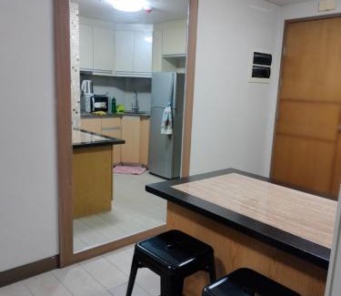 Pasay Apartment | Room Near Naia Terminal 3 and New World Resort