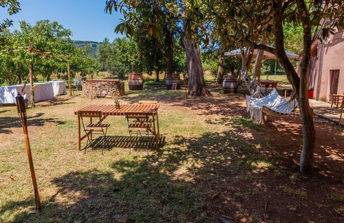 Gavorrano Apartment | Room 'Oliva' with Shared Garden and Wi-Fi