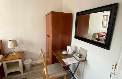 Newark upon Trent House | ROOM ONLY- option of the entire house if available - private property in quiet estate