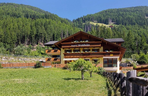 Valle Aurina Apartment | Room 'Pension Waldheim 2' with Mountain View, Shared Garden and Wi-Fi