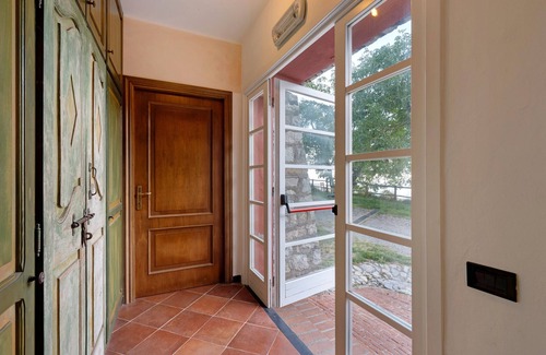 Castiglione Chiavarese Apartment | Room 'Quadrupla' with Mountain View and Shared Garden