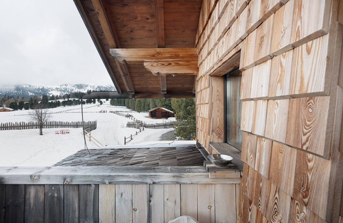 Villandro Apartment | Room 'Rot' with Shared Terrace, Shared Garden and Wi-Fi