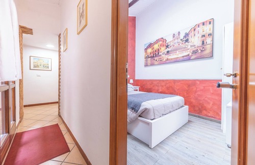 Rione VII Regola House | Room-small Double Room in History House