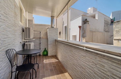 Mola di Bari Apartment | Room 'Stella Marina' with Shared Terrace, Wi-Fi and Air Conditioning