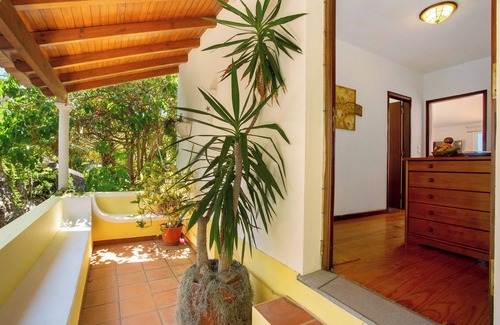 Jardim do Mar Apartment | Room 'Suite Bela Vigia 2' with Shared Pool, Shared Garden and Wi-Fi