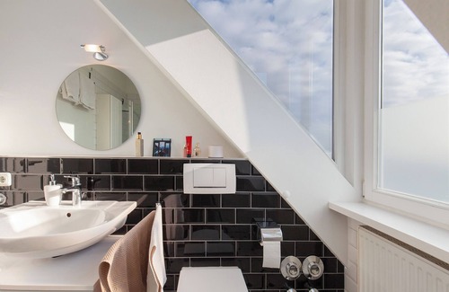 Bad Soden am Taunus House | Room 'Taunus-Zimmer Skyline-Blick' with Wi-Fi
