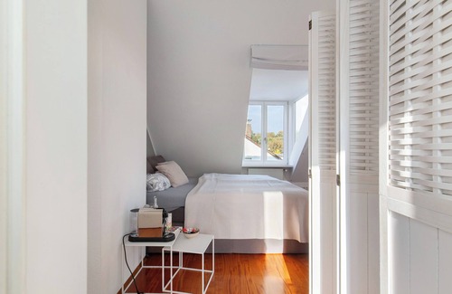 Bad Soden am Taunus House | Room 'Taunus-Zimmer Skyline-Blick' with Wi-Fi