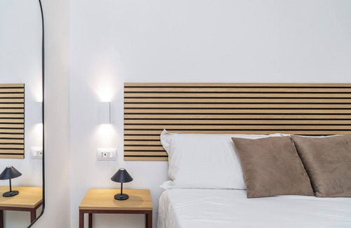 Viagrande Bed & Breakfast | Room 'Varanni' with Private Terrace, Wi-Fi and Air Conditioning