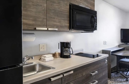 Rogers Hotel | Room w/Kitchen, Pet-Friendly – 5 Mins to Coler Mountain Bike Preserve