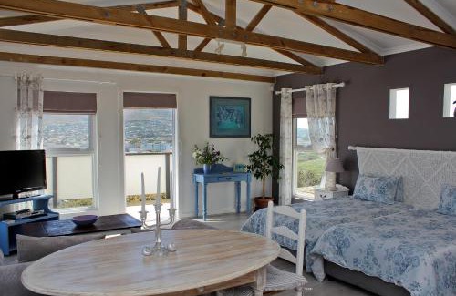 Clovelly Apartment | Room With a View for Two