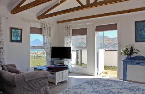 Clovelly Apartment | Room With a View for Two