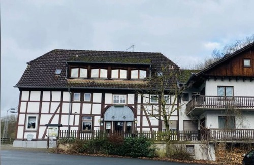 Schieder-Schwalenberg House | Room with king-size bed